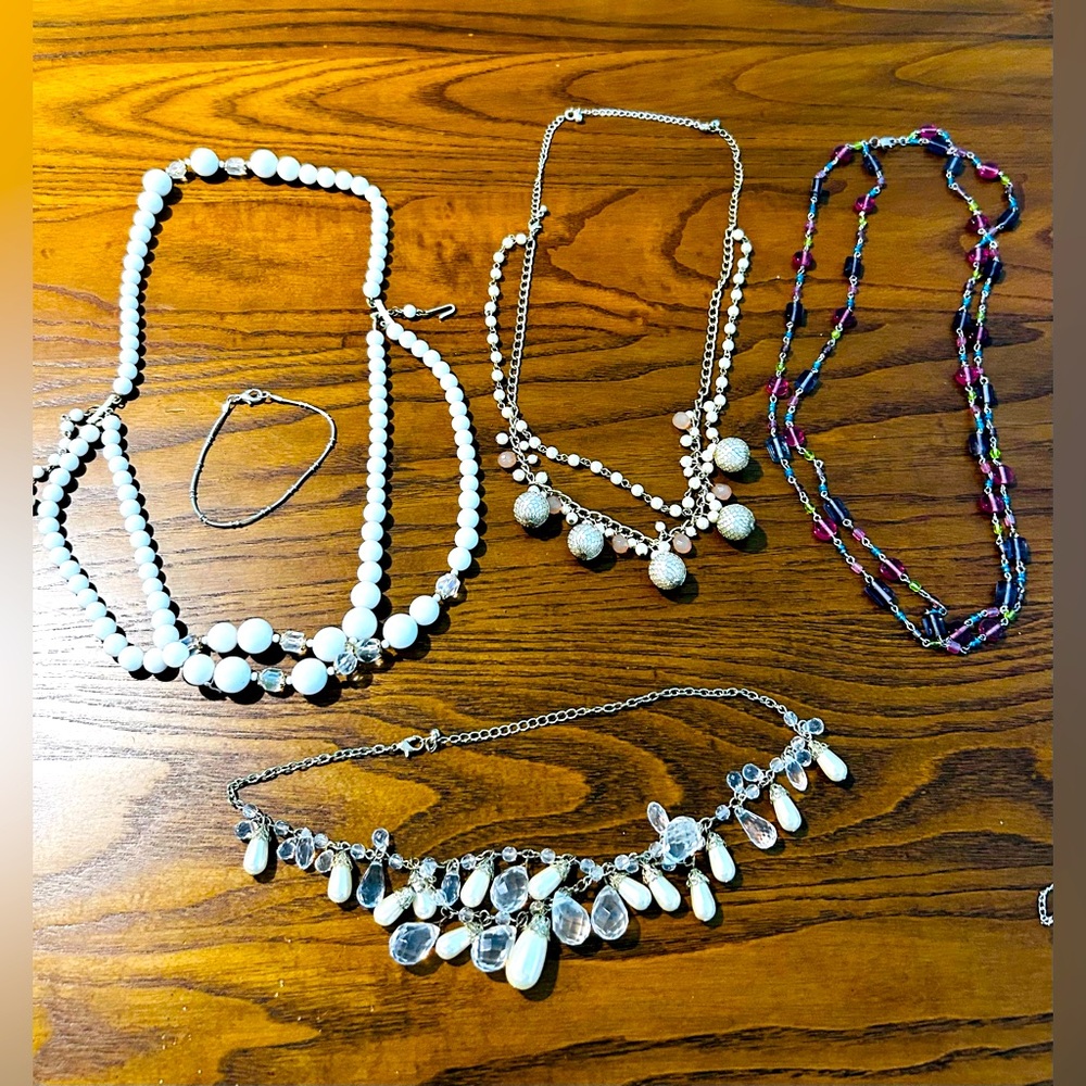 Jewelry lot-necklaces and bracelet